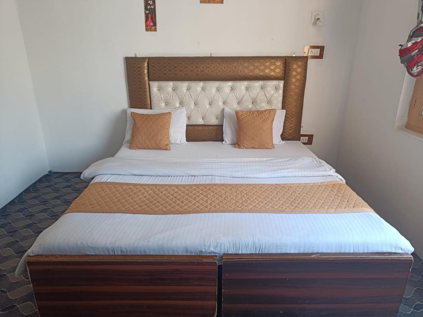 Hotel New Heaven Canal Srīnagar Extérieur photo