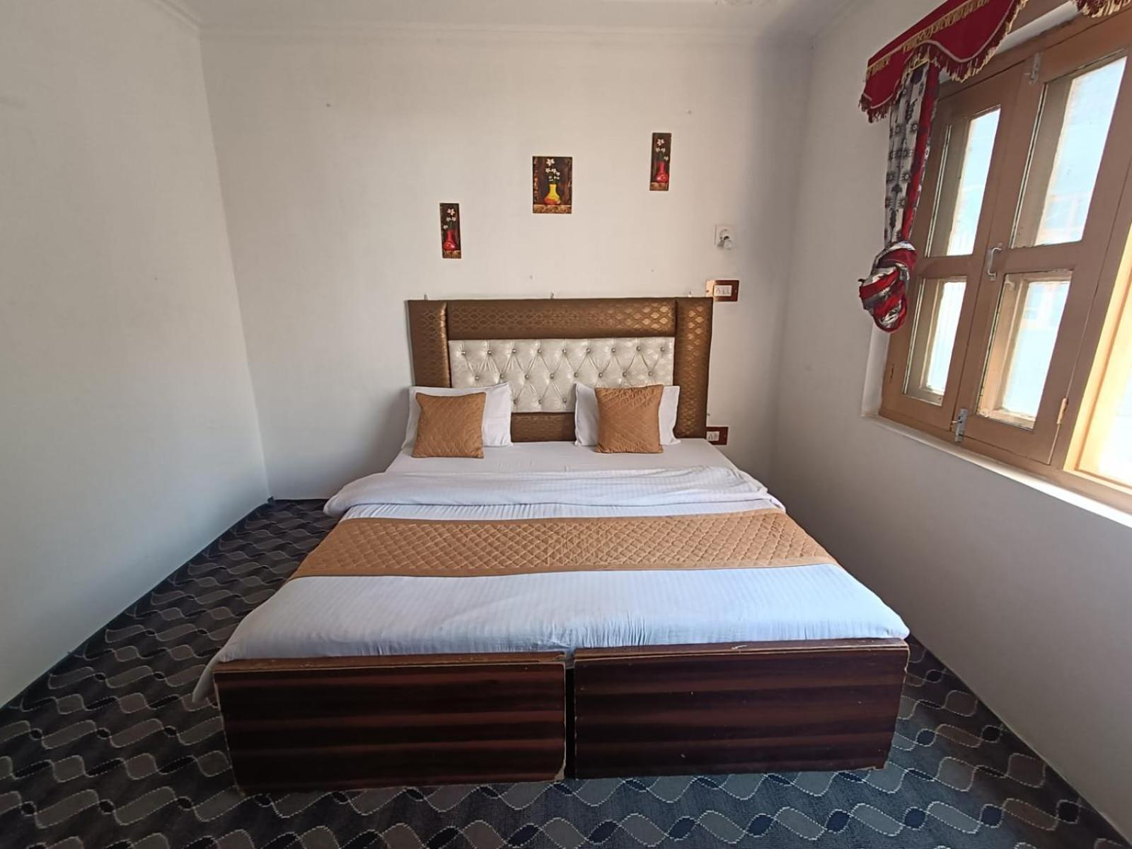 Hotel New Heaven Canal Srīnagar Extérieur photo