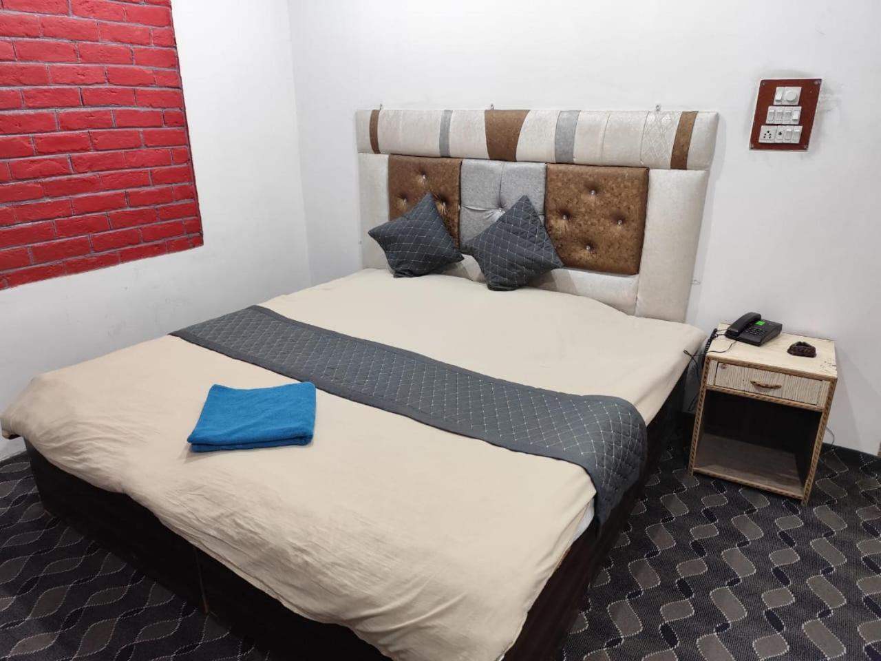 Hotel New Heaven Canal Srīnagar Extérieur photo