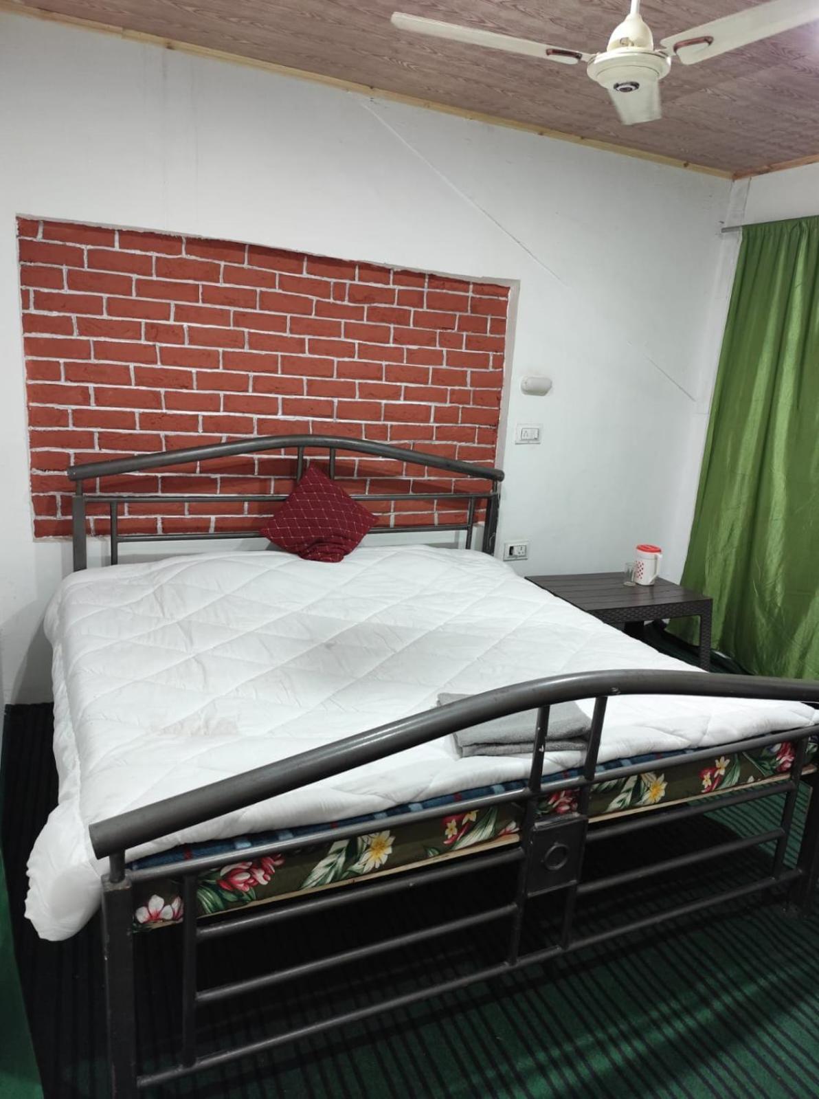 Hotel New Heaven Canal Srīnagar Extérieur photo